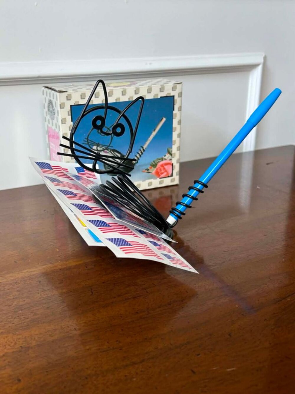 Black cat wire letter & pen holder